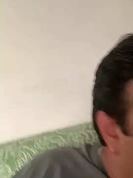 Snapshot of EmilianoGt chatting on 10.26.25 EmilianoGt online show from 10.26.25