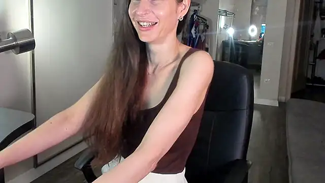 Snapshot of Mila_Anders chatting on 06.27.26 Mila Anders online show from 06.27.26