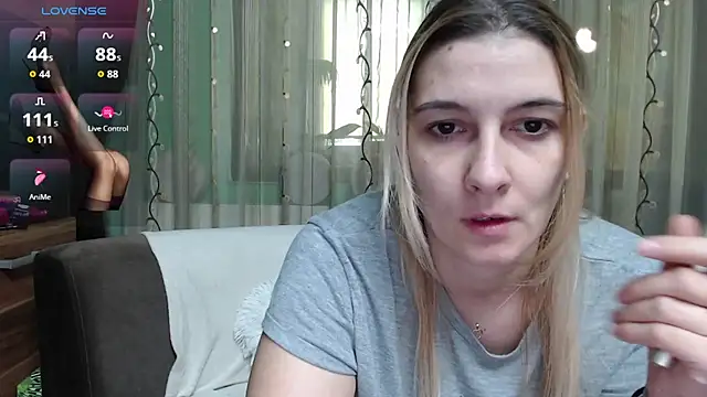 lovingfeetheels online show from 10.14.25