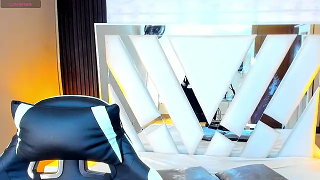 Linda4Petite online show from 09.24.25