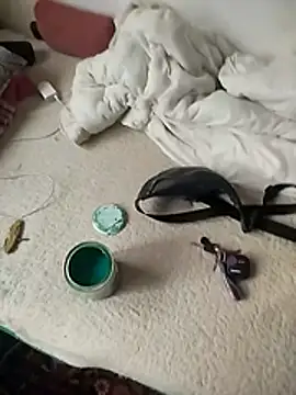 Snapshot of Robertino21cm chatting on 11.19.25 Robertino21cm online show from 11.19.25