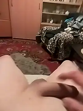 Snapshot of Robertino21cm chatting on 12.15.25 Robertino21cm online show from 12.15.25