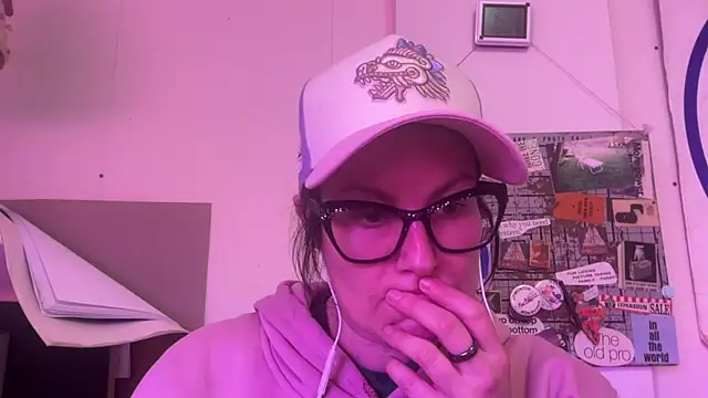 Snapshot of NikkixNight chatting on 03.18.25 NikkixNight online show from 03.18.25