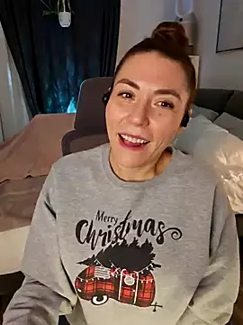 Snapshot of Ellie-L-Elizabeth chatting on 12.16.24 Ellie-L-Elizabeth online show from 12.16.24
