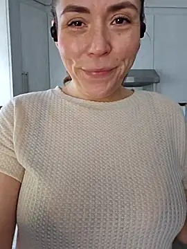 Snapshot of Ellie-L-Elizabeth chatting on 02.14.25 Ellie-L-Elizabeth online show from 02.14.25