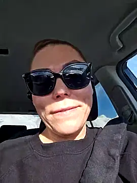 Snapshot of Ellie-L-Elizabeth chatting on 02.19.25 Ellie-L-Elizabeth online show from 02.19.25