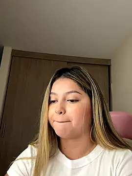 lunablossom  online show from 09.26.25