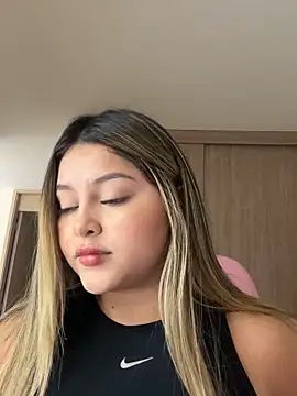 lunablossom  online show from 10.11.25