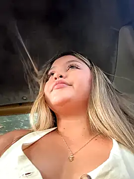 lunablossom  online show from 11.08.25