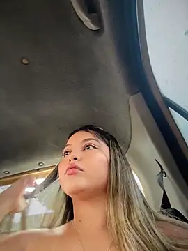 lunablossom  online show from 04.15.26