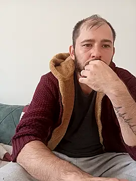 NiiiRvaNaa online show from 10.12.25