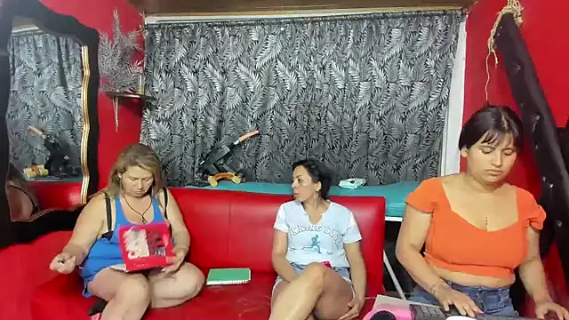 lesbiancuple online show from 01.17.25