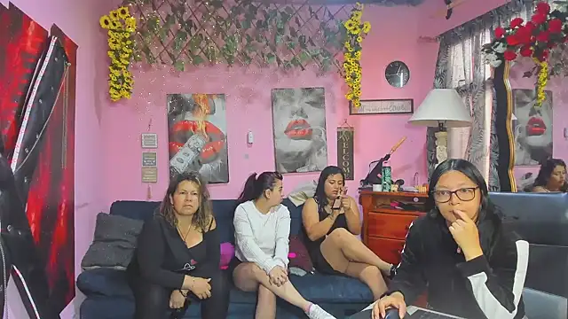 Snapshot of lesbiancuple chatting on 04.18.26 lesbiancuple online show from 04.18.26