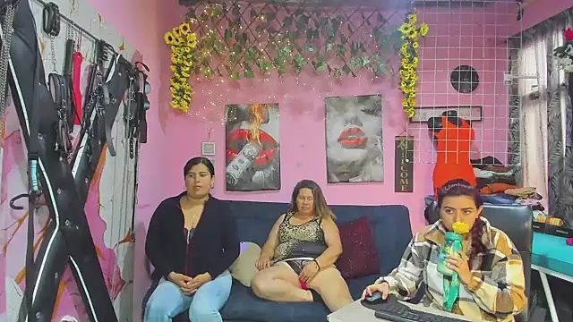 Snapshot of lesbiancuple chatting on 05.14.26 lesbiancuple online show from 05.14.26
