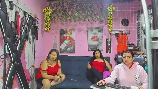 Snapshot of lesbiancuple chatting on 05.15.26 lesbiancuple online show from 05.15.26