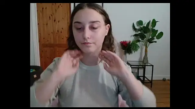 NaughtyRapunzel7 online show from 12.18.24