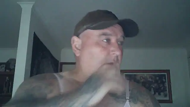 Snapshot of HOTANAL chatting on 02.19.25 HOTANAL online show from 02.19.25