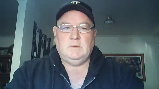 Snapshot of HOTANAL chatting on 10.28.25 HOTANAL online show from 10.28.25