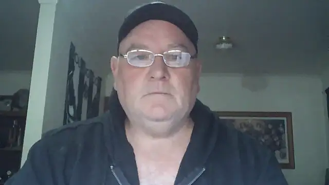 Snapshot of HOTANAL chatting on 10.29.25 HOTANAL online show from 10.29.25