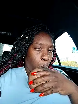 Snapshot of markquanna chatting on 10.03.25 markquanna online show from 10.03.25