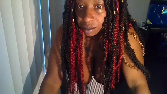 Snapshot of markquanna chatting on 10.04.25 markquanna online show from 10.04.25