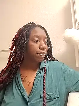 Snapshot of markquanna chatting on 10.13.25 markquanna online show from 10.13.25