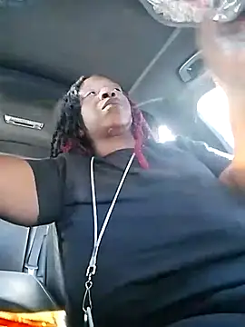 Snapshot of markquanna chatting on 10.20.25 markquanna online show from 10.20.25