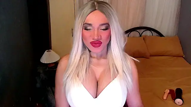 Snapshot of sexcindy chatting on 09.18.25 sexcindy online show from 09.18.25