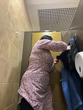 CrazzyChicks online show from 09.17.25