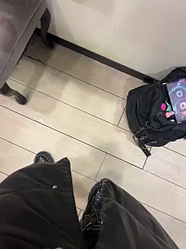 CrazzyChicks online show from 11.27.25