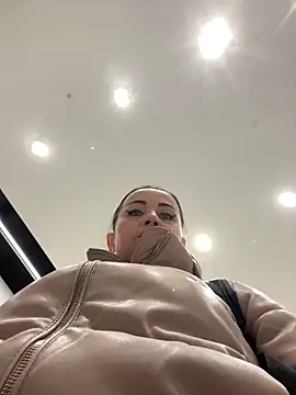 CrazzyChicks online show from 04.22.26