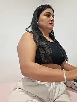 Snapshot of laura_dirtyhot chatting on 01.16.25 laura dirtyhot online show from 01.16.25