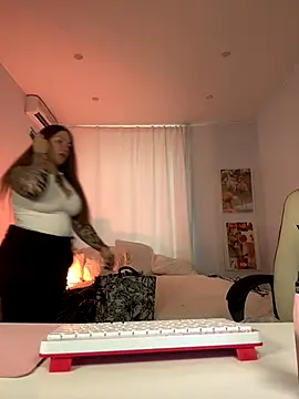 IvyHoney online show from 10.19.25