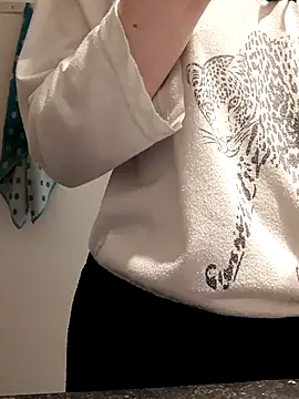 Moi Lina online show from 12.21.25