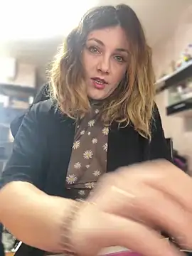 Snapshot of DaisyVibesss chatting on 01.10.25 DaisyVibesss online show from 01.10.25