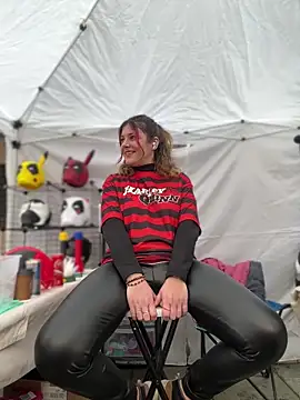 Snapshot of DaisyVibesss chatting on 02.23.25 DaisyVibesss online show from 02.23.25