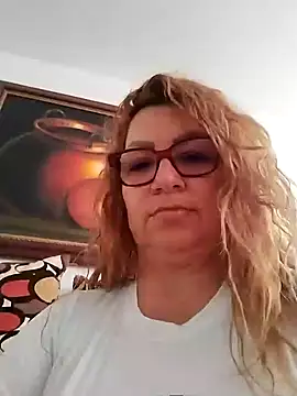 Snapshot of gisela27 chatting on 02.23.25 gisela27 online show from 02.23.25