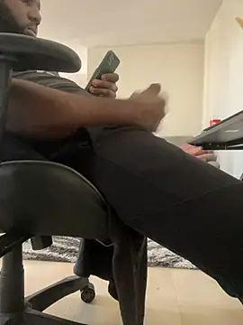 Snapshot of waakenda chatting on 12.27.24 waakenda online show from 12.27.24