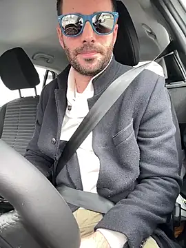 Snapshot of Simon-tem chatting on 03.20.25 Simon-tem online show from 03.20.25