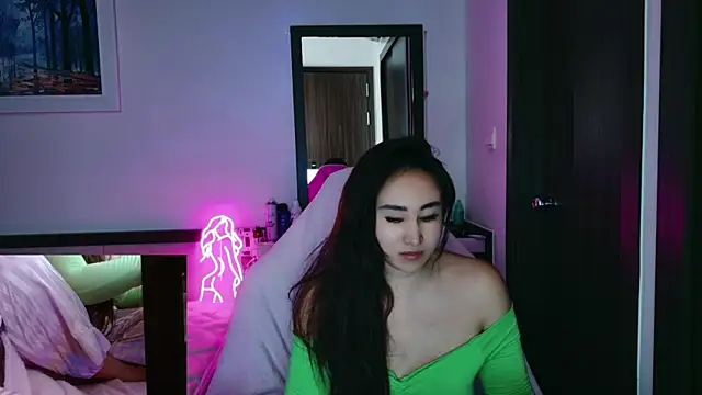 AsianQueens online show from 12.18.25