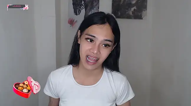 Snapshot of shecutie69 chatting on 12.18.24 shecutie69 online show from 12.18.24