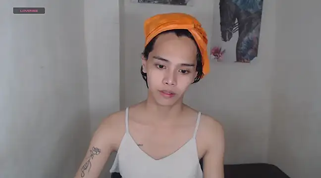 Snapshot of shecutie69 chatting on 02.21.25 shecutie69 online show from 02.21.25