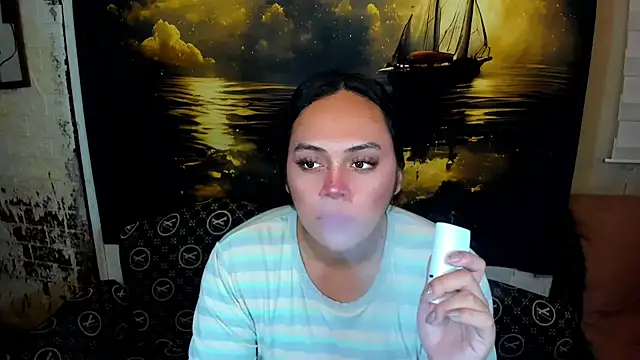 Snapshot of _MissKhimberlyXxx_ chatting on 10.05.25 MissKhimberlyXxx online show from 10.05.25