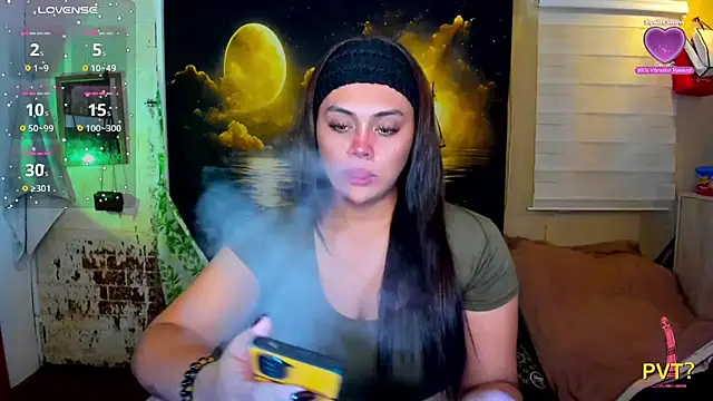 Snapshot of _MissKhimberlyXxx_ chatting on 10.13.25 MissKhimberlyXxx online show from 10.13.25