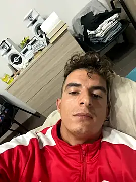 Snapshot of alessandro893000 chatting on 10.08.25 alessandro893000 online show from 10.08.25