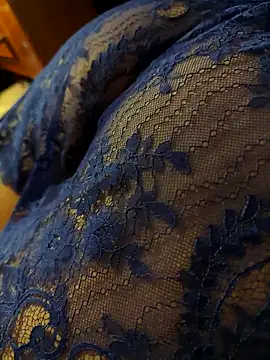 LovlyAnnie online show from 12.17.25