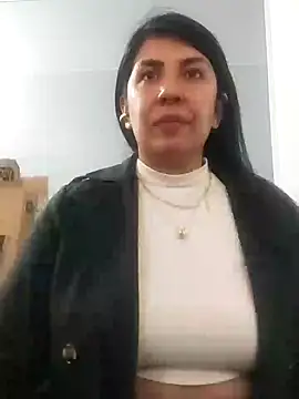 Snapshot of aisha_latina chatting on 12.03.24 aisha latina online show from 12.03.24
