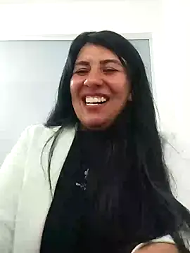 Snapshot of aisha_latina chatting on 12.04.24 aisha latina online show from 12.04.24