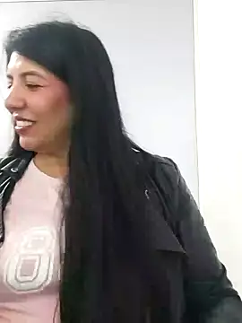 Snapshot of aisha_latina chatting on 12.05.24 aisha latina online show from 12.05.24