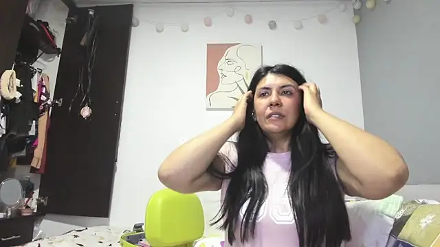 Snapshot of aisha_latina chatting on 12.06.24 aisha latina online show from 12.06.24